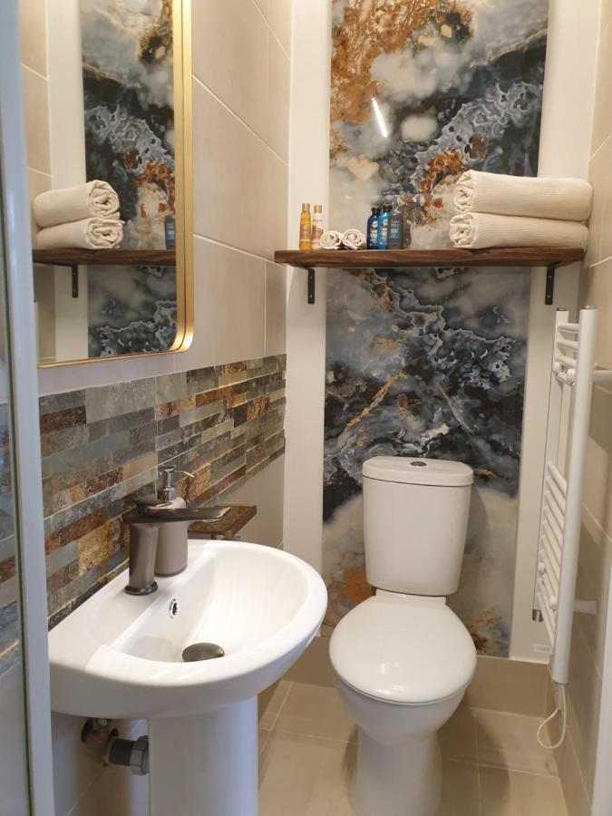 Beautiful Double En-Suite Room, Separate Entrance, Ilford, Central Line Gants Hill, Free Parking מראה חיצוני תמונה