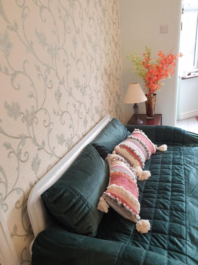 Beautiful Double En-Suite Room, Separate Entrance, Ilford, Central Line Gants Hill, Free Parking מראה חיצוני תמונה