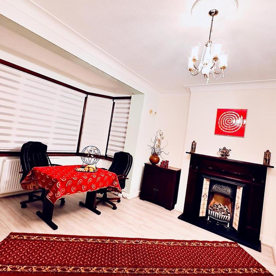 Beautiful Double En-Suite Room, Separate Entrance, Ilford, Central Line Gants Hill, Free Parking מראה חיצוני תמונה