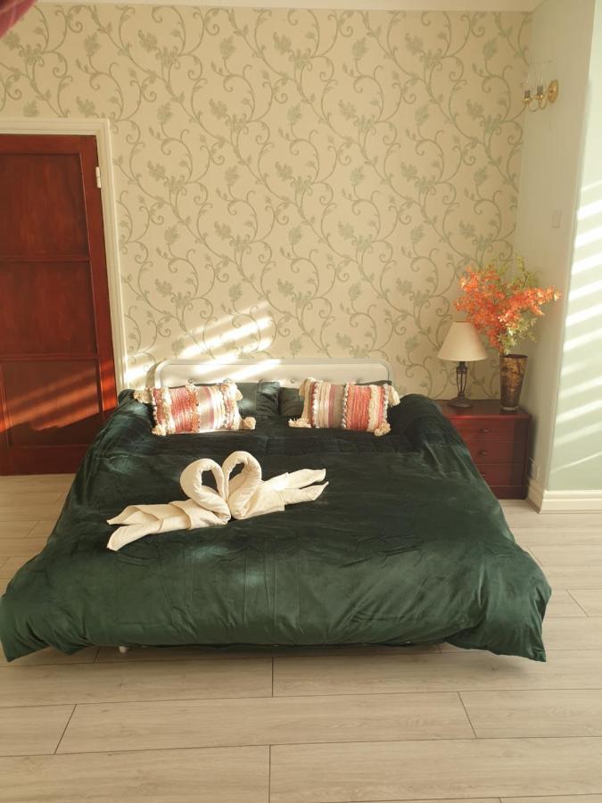Beautiful Double En-Suite Room, Separate Entrance, Ilford, Central Line Gants Hill, Free Parking מראה חיצוני תמונה