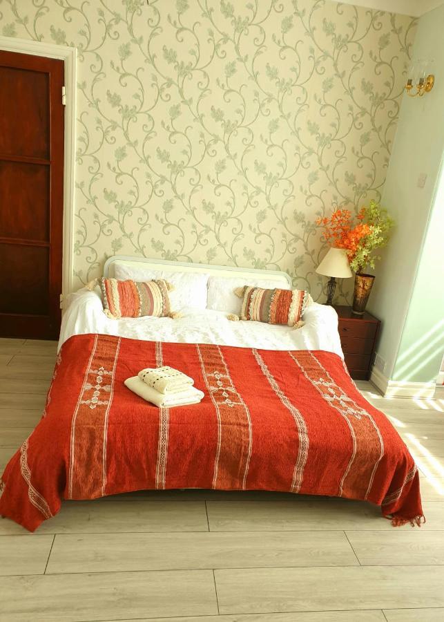 Beautiful Double En-Suite Room, Separate Entrance, Ilford, Central Line Gants Hill, Free Parking מראה חיצוני תמונה